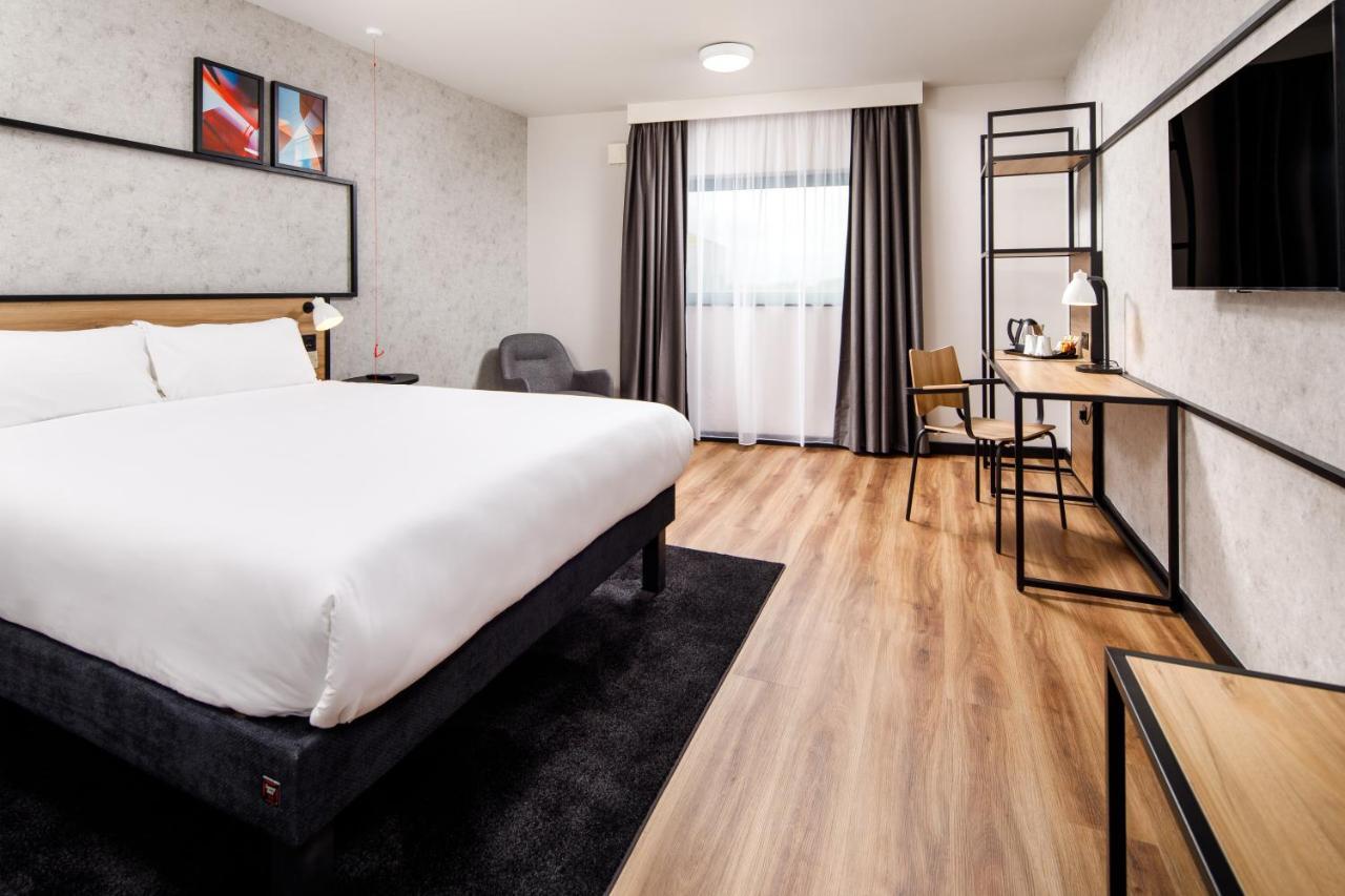 Ibis London Heathrow Terminal 5 Hotell Hillingdon Exteriör bild
