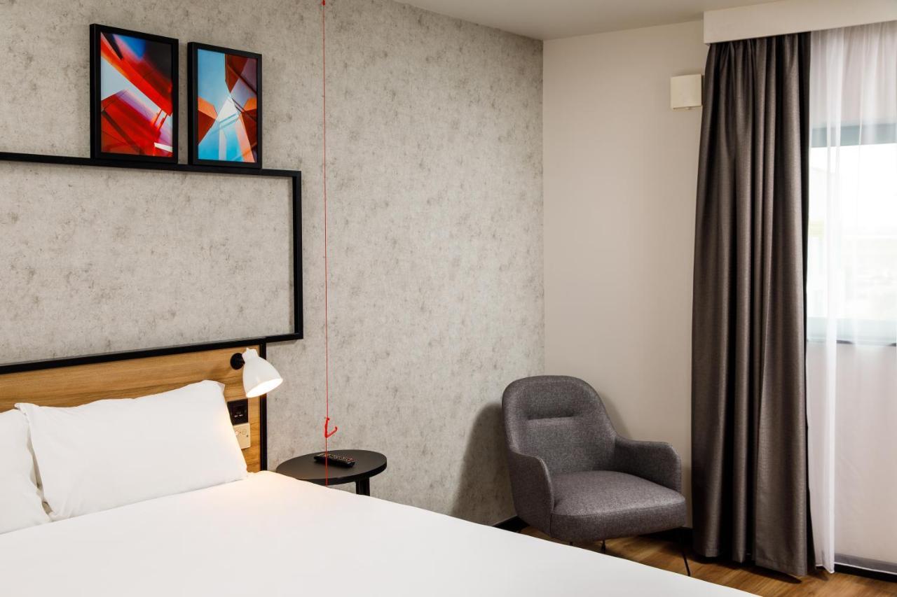 Ibis London Heathrow Terminal 5 Hotell Hillingdon Exteriör bild